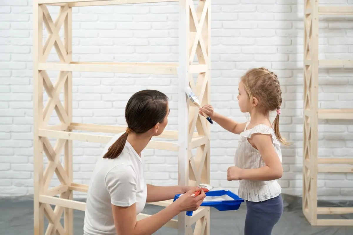 Bahaya Cat Timbal pada Furniture Bayi: Mengapa Non-Toxic Finishing Penting?